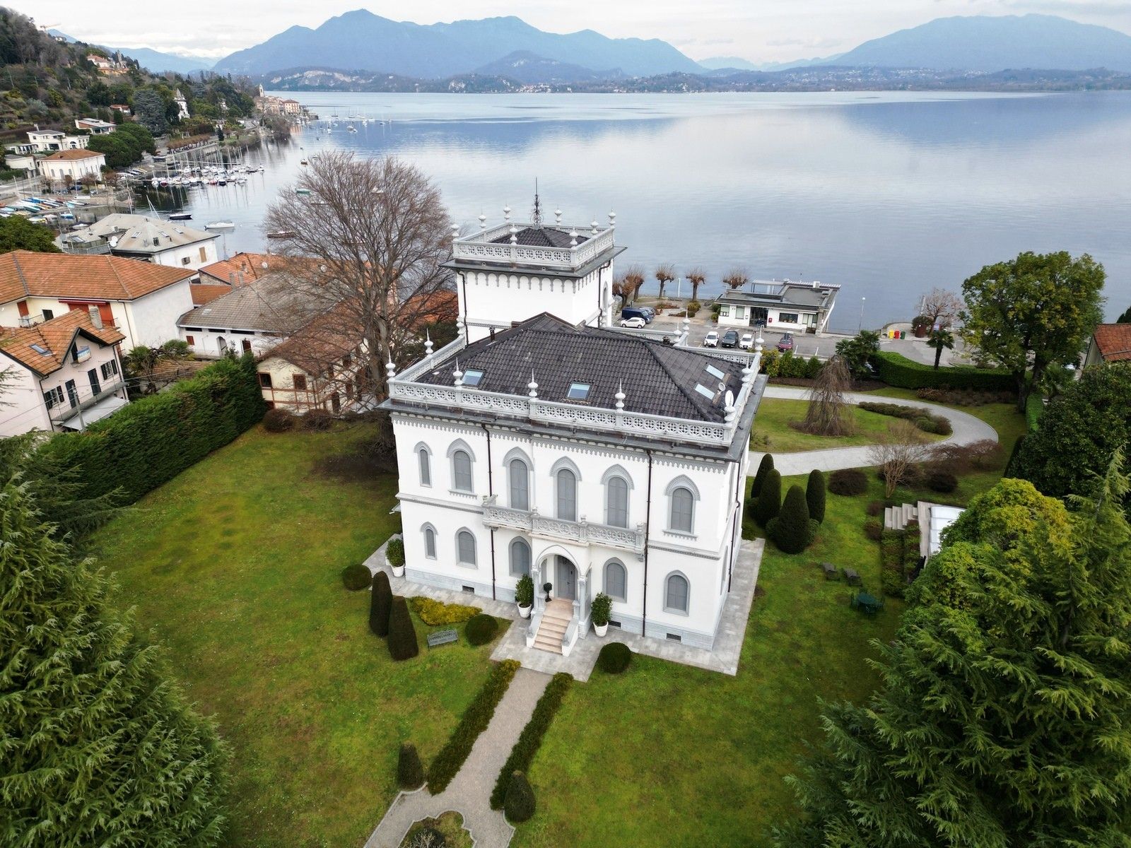 Zdjęcia Ekskluzywna rezydencja Belle Epoque nad jeziorem Maggiore