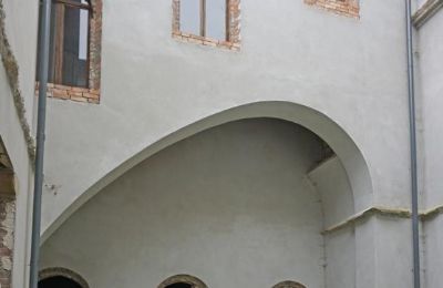 Zamek na sprzedaż Zagórzany, Małopolskie, Dziedziniec wewnętrzny