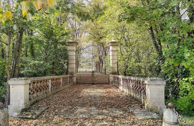 Pałac na sprzedaż Burgundia-Franche-Comté, Portal