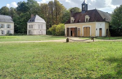 Pałac na sprzedaż Burgundia-Franche-Comté, Oficyna