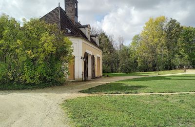 Pałac na sprzedaż Burgundia-Franche-Comté, Oficyna