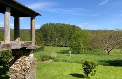 Wiejski dom na sprzedaż Moeche, Sta Cruz de Moeche, Galicja, Położenie nieruchomości