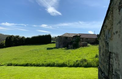 Wiejski dom na sprzedaż Moeche, Sta Cruz de Moeche, Galicja, Położenie nieruchomości