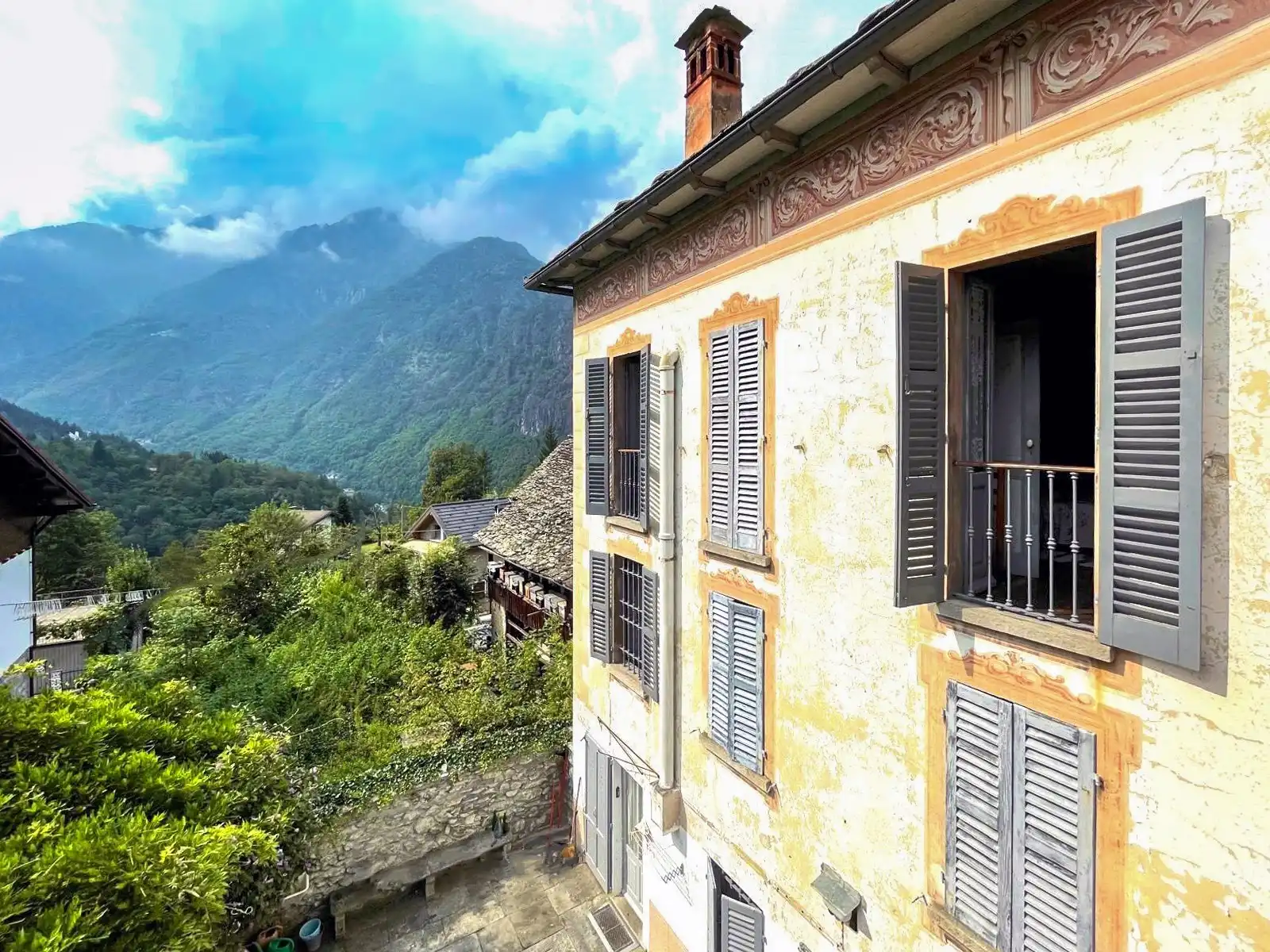 Zdjęcia Historyczna posiadłość u podnóża Monte Rosa w dolinie Anzasca