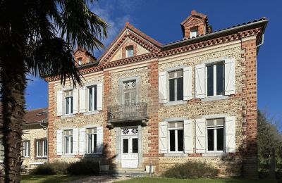 Posiadłości, Francuski dworek z oficyną w pobliżu Trie-sur-Baïse