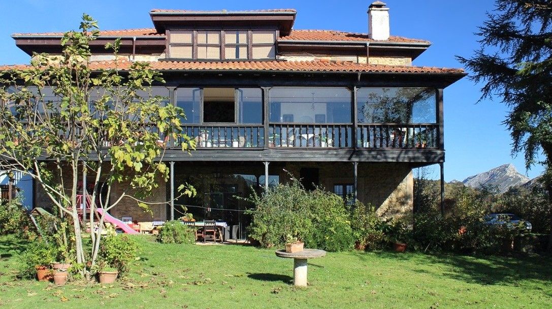 Zdjęcia Galicyjski dworek z panoramą na góry