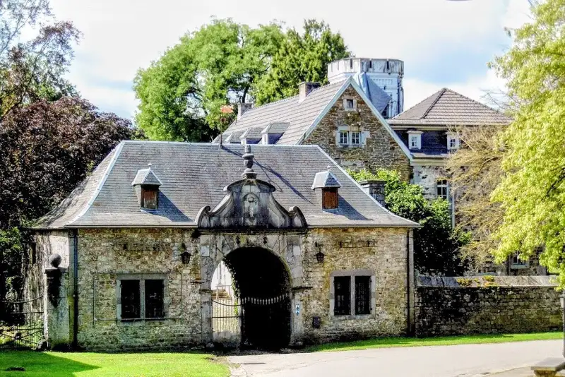 Pałac na sprzedaż Astenet, Wallonie,  Belgia, 3