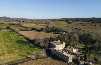 Dwór na sprzedaż Uzès, Oksytania, Położenie nieruchomości