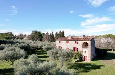 Posiadłości, Dom wiejski na 2,5 ha w Uzès, południowa Francja