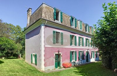 Dwór Lourdes, Oksytania