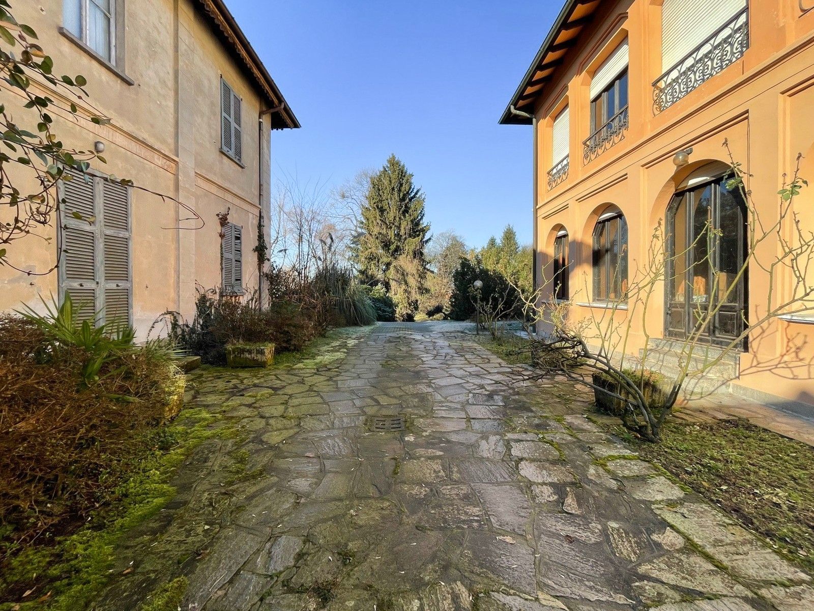 Zdjęcia Willa w Castelletto Sopra Ticino – Wyjątkowa posiadłość z historią