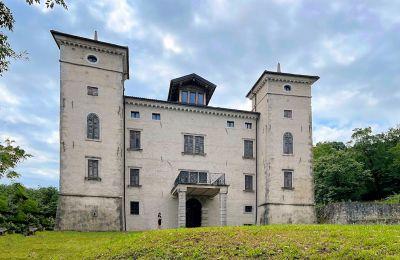 Pałac na sprzedaż Włochy, Widok zewnętrzny