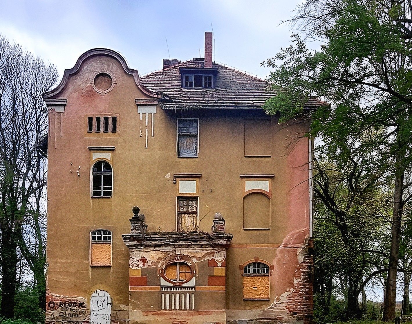 Zdjęcia Willa, dworek, budynek po szkole 672 m² na działce 6 700m², Udanin, dolnośląskie