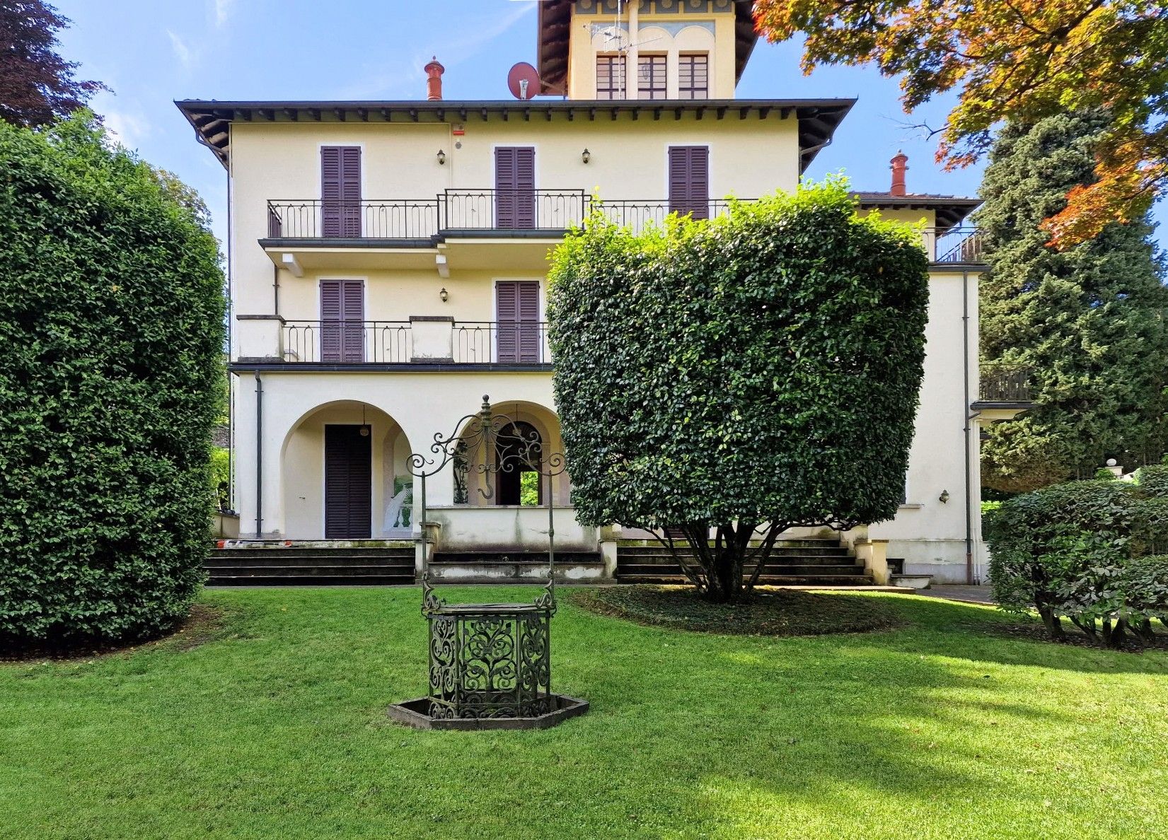 Zdjęcia Willa z początku XX wieku w renomowanym kurorcie Stresa nad jeziorem Maggiore