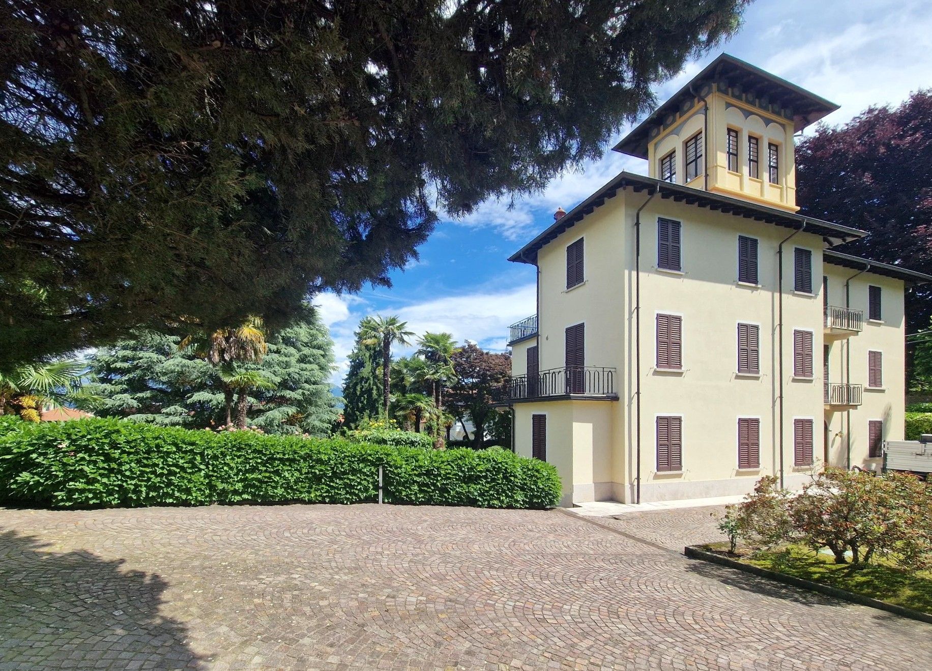 Zdjęcia Willa z początku XX wieku w renomowanym kurorcie Stresa nad jeziorem Maggiore