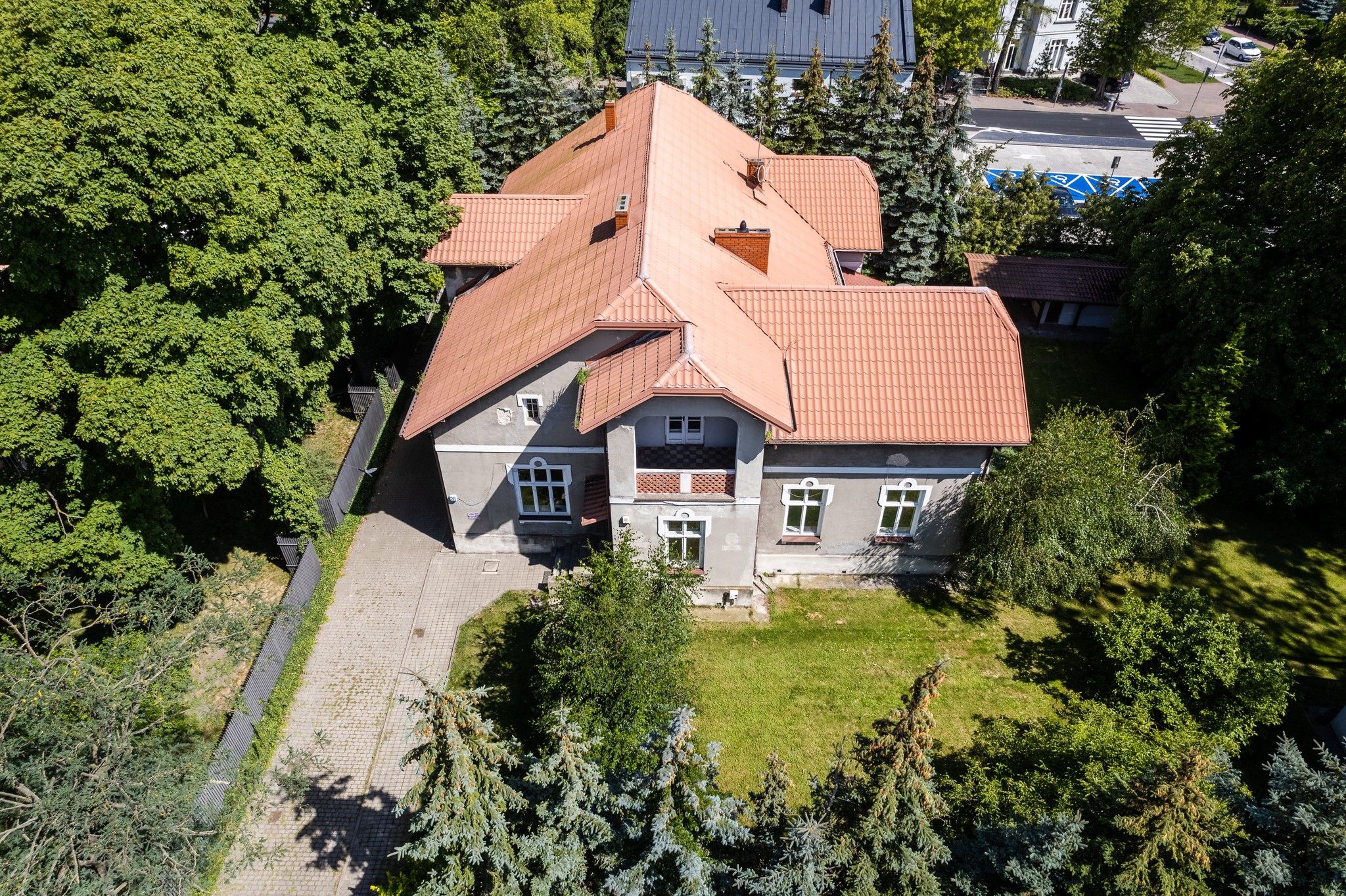 Zdjęcia Przedwojenna willa w Grodzisku Mazowieckim z 430 m² powierzchni użytkowej i dużą działką