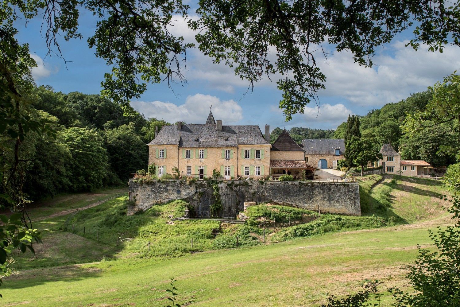 Zdjęcia Zamek w Périgord Noir, 67 ha, baseny, domki letniskowe, idealny na imprezy