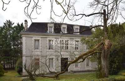 Zabytkowa willa na sprzedaż Angoulême, Nouvelle-Aquitaine, Widok z przodu