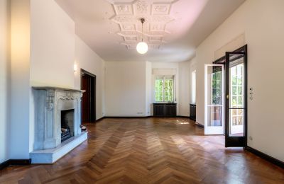 Zabytkowa willa na sprzedaż Charlottenburg-Wilmersdorf, Westend, Berlin, Wohnzimmer mit Zugang zur Terrasse und Laubengang 