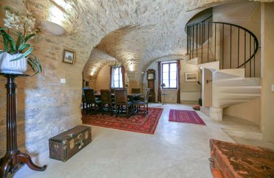 Posiadłości, Dom z charakterem w pobliżu Uzès – zielone patio i potencjał rozbudowy