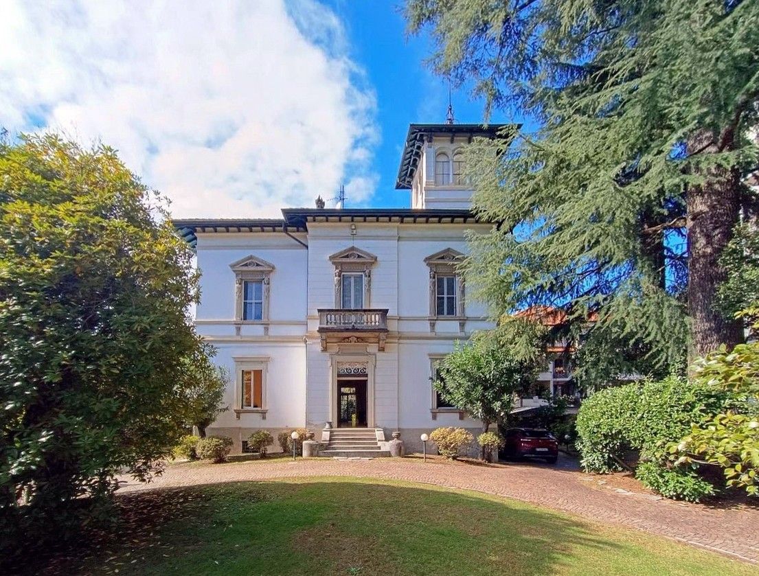 Zdjęcia Apartament w zabytkowej willi z parkiem i basenem w Verbania Pallanza