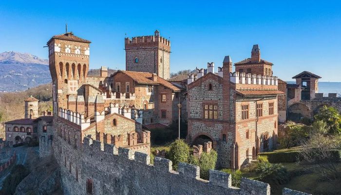 Zamek Pavone Canavese, Piemont