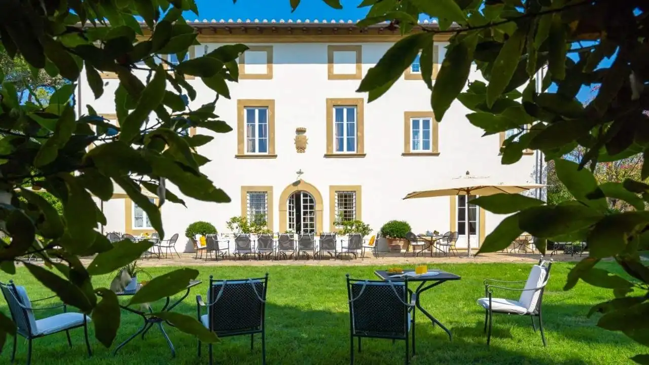 Zdjęcia Villa Leopolda – prestiżowa rezydencja w sercu Chianti Pisano z lotniskiem i 320 hektarami lasu