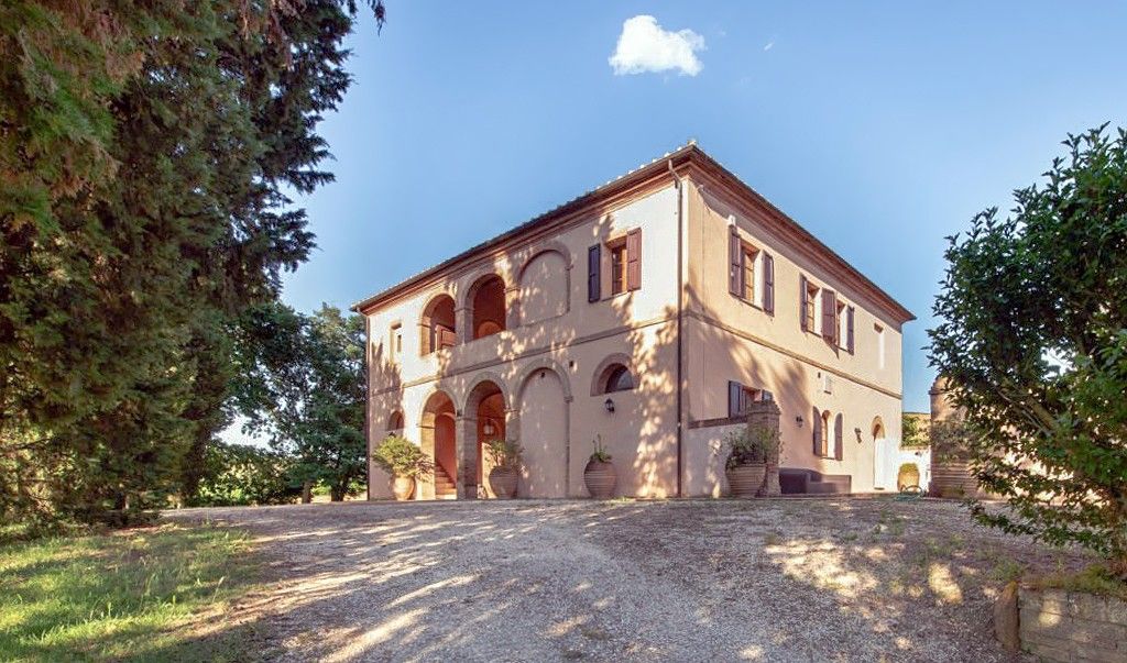 Zdjęcia Toskańska willa z basenem i widokiem na Val di Chiana