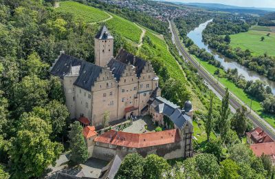 Posiadłości, Zamek Mainberg w Bawarii z widokiem na Men