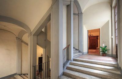 Pałac miejski na sprzedaż Siena, Via di Pantaneto, Toskania, Duże schody