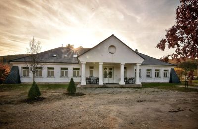 Dwór na sprzedaż Trenčiansky kraj, okres Trenčín, Melčice - Lieskové, Melčice, Kraj trenczyński, Widok z przodu