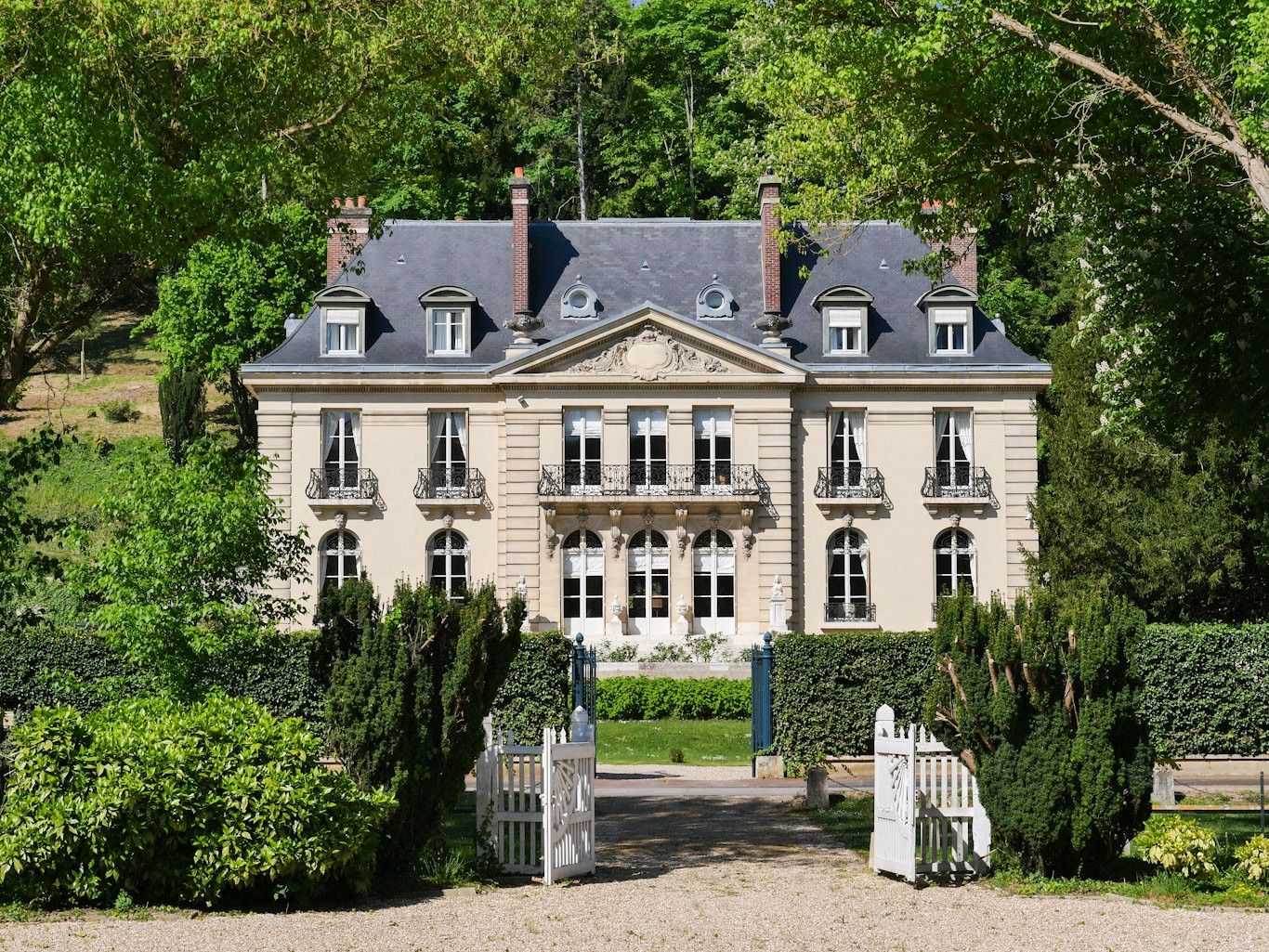 Zdjęcia Pałac pod Giverny w Normandii z parkiem i historycznymi salonami