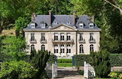 Posiadłości, Pałac pod Giverny w Normandii z parkiem i historycznymi salonami