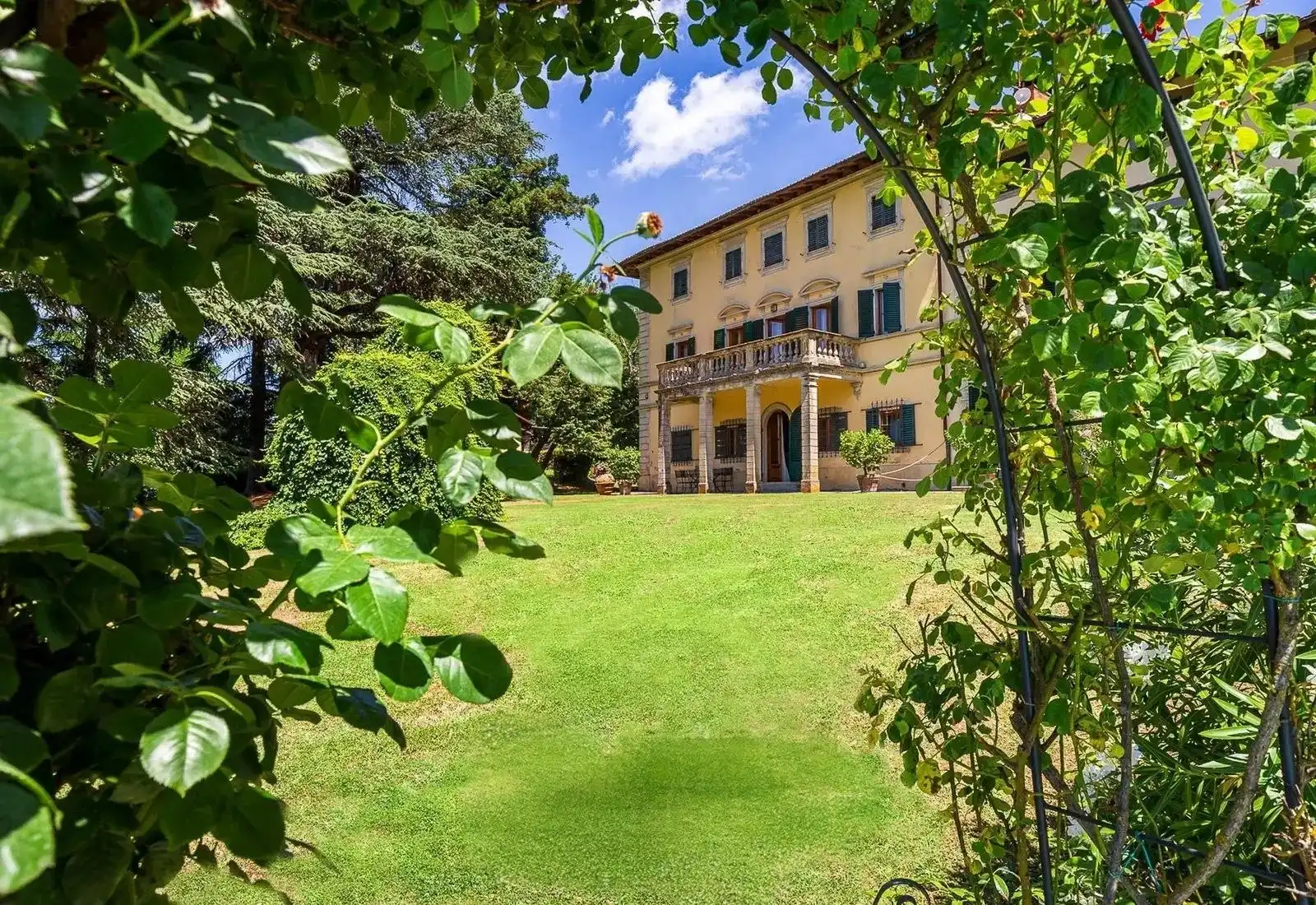 Zdjęcia Villa del Riccio – posiadłość z agroturystyką w toskańskich wzgórzach niedaleko Florencji