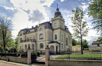 Posiadłości, Willa Schneidera- ponadczasowy symbol prestiżu i architektoniczna perła miasta