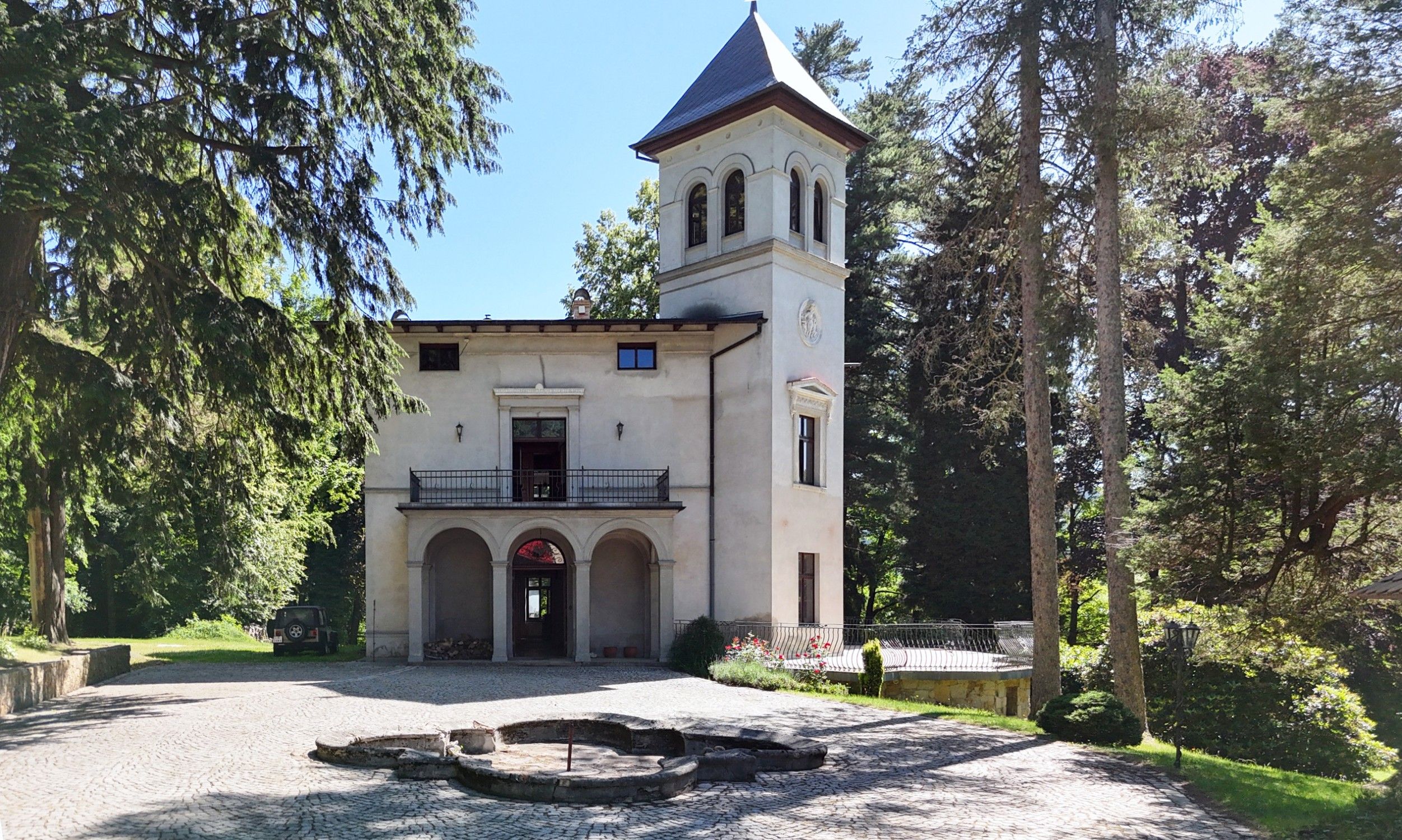 Zdjęcia Karkonosze - Dwór Anny w Wojkowie - miejsce wyjątkowe, pełne historii i magii - obiekt pozostał w poprzedniej epoce