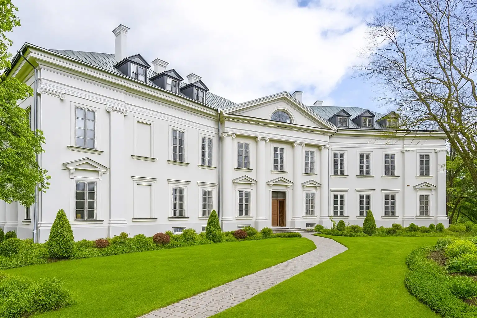 Zdjęcia Pałac w Luberadzu - Perła architektury XVIII wieku