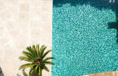 Zabytkowa nieruchomość na sprzedaż Uzès, Oksytania, Pool	