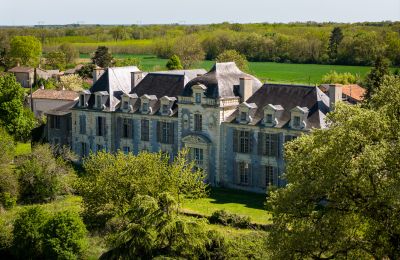 Pałac Thouars, Nouvelle-Aquitaine