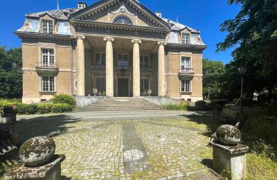 Posiadłości, Zabytkowy zespół pałacowo-parkowy w Łubiu (gmina Zbrosławice, powiat tarnogórski)