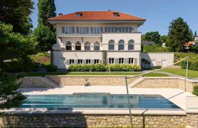 Posiadłości, Posiadłość nad jeziorem naprzeciwko wyspy Pfaueninsel