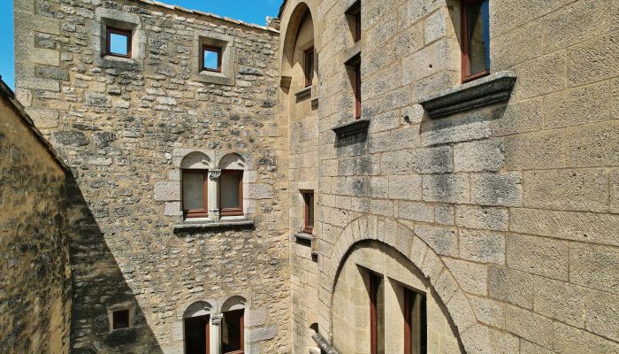  Uzès 1