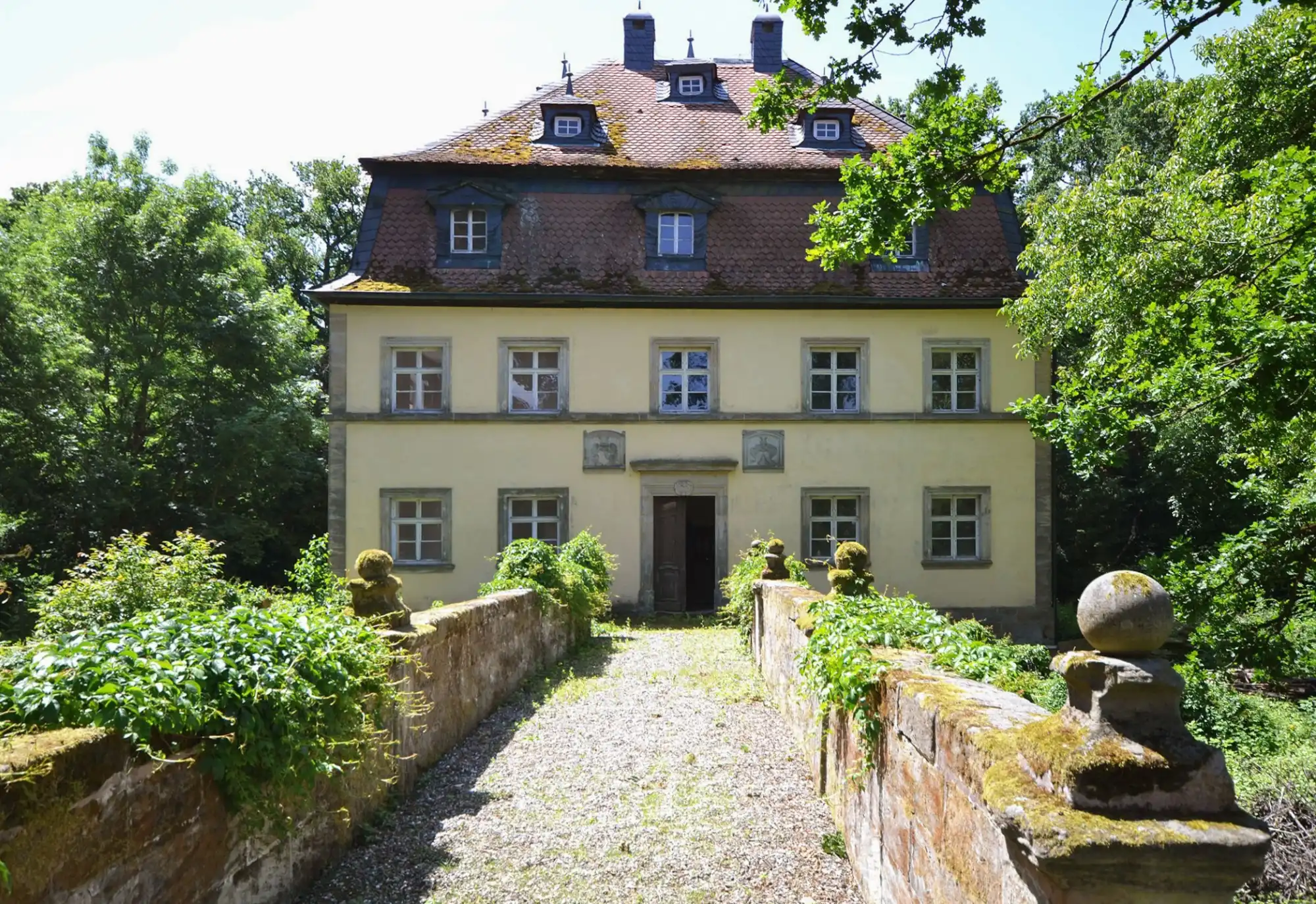 Bilder Schloss Hain bei Küps mit großem Grundstück