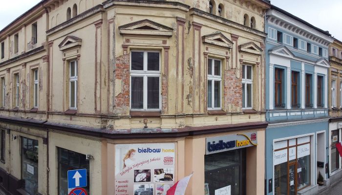 Na sprzedaż kamienica z XIX wieku na rynku w Ostrzeszowie