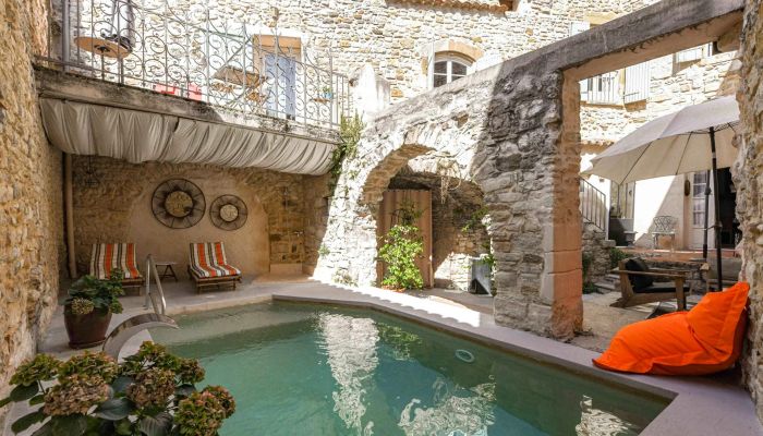 Dom z charakterem, historycznym urokiem, basenem i tarasem koło Uzès