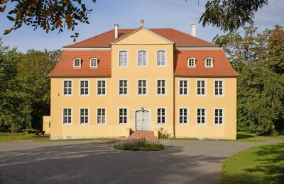 Posiadłości, Pałac barokowy z prywatnym jeziorem w pobliżu Lipska
