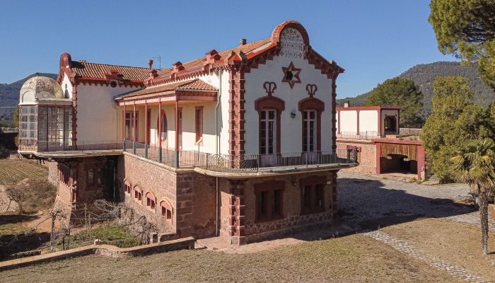 Modernistyczna pałac na terenie dawnego klasztoru w Manresie