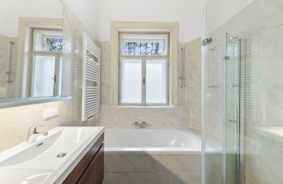 Zabytkowa willa na sprzedaż Währing, Wiedeń, Das Tageslicht-Badezimmer