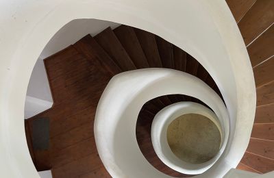 Pałac na sprzedaż 84375 Kirchdorf am Inn, Hofmarkstraße 2, Bawaria, Treppenhaus: große Wendeltreppe von EG bis DG