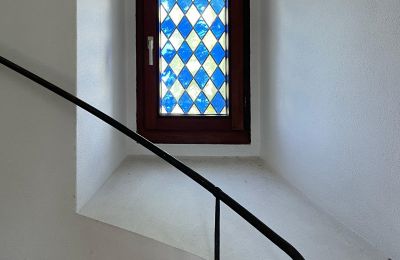 Pałac na sprzedaż 84375 Kirchdorf am Inn, Hofmarkstraße 2, Bawaria, Treppenhaus: bleiverglaste Fenster